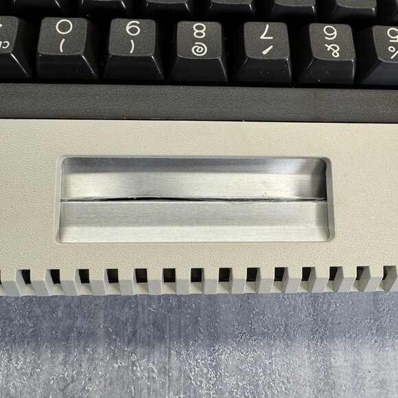 Atari 600XL Home Computer Bundle In Box Fully Tested Working Box Damage - Picture 10 of 16